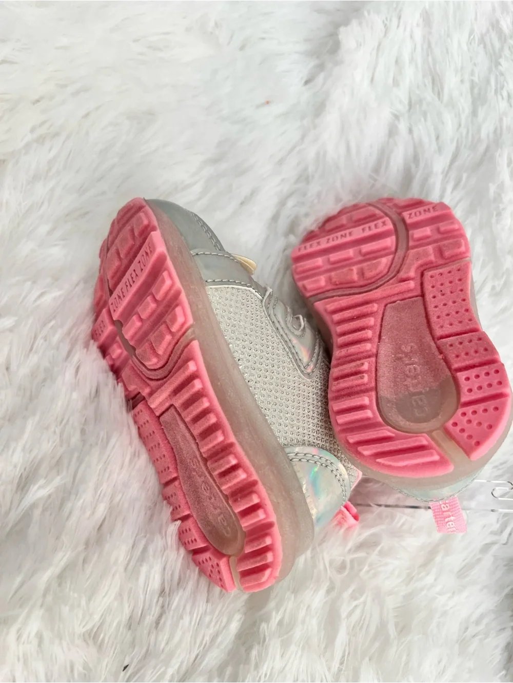 Carter’s lil girls pink light up size 4